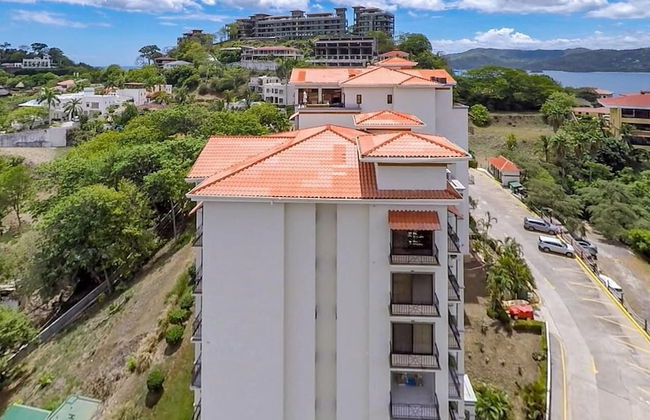 Elegant Oceanview Condo with Spacious Open-Concept Floor Plan and Inviting Beach Design - Foto 34