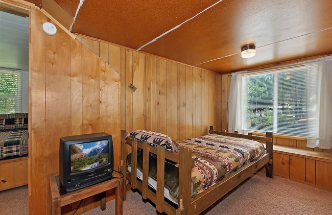 Sunshine Cabin - Cozy 2-Story Getaway - Photo 7