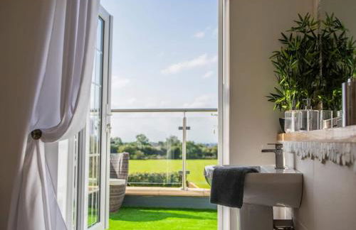 Stunning views, Hot tub, 5 mins to Chester - Photo 10