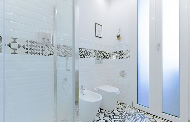 8 Bedroom Apartment in Reggio Emilia Center - Photo 25