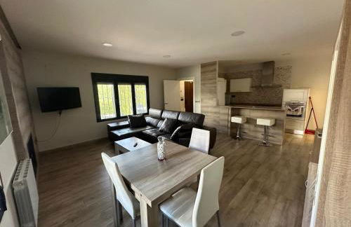 Chalet independiente en zona residencial rural con piscina privada - Foto 34