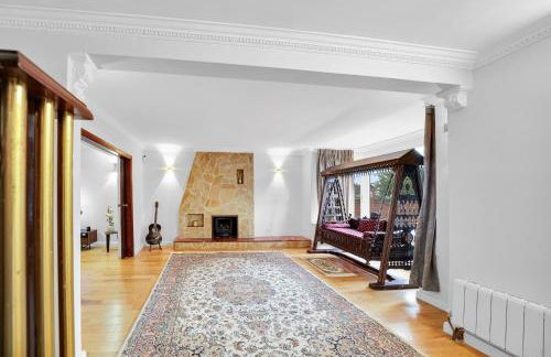 Lux 5 Bed sleeps 11, 10 mins from Wembley Stadium, Jacuzzi and Steam Shower - Photo 6