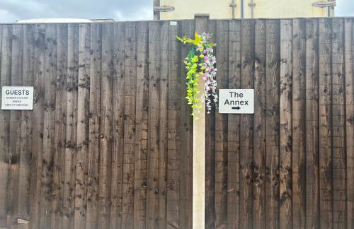 2 bedroom bungalow, 15 minutes to Alton Towers, dog friendly - Foto 49