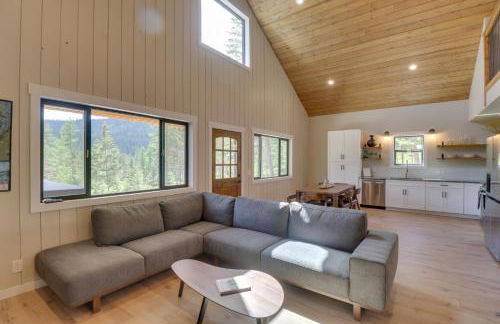 Lakeside Cabin with Hot Tub 3 Mi to Flathead Lake! - Foto 6