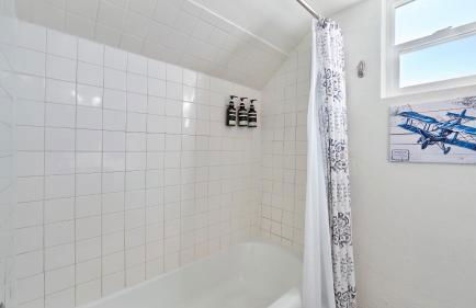 Midtown Flight Deck: 2BR Gem - Foto 10