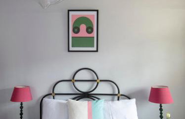 Farmhouse in Suffolk with wild swimming & hot tub - Photo 3