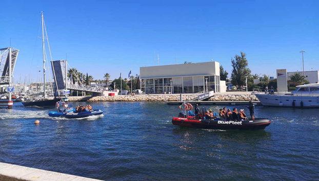 Sortie du port pour aller voir les dauphins