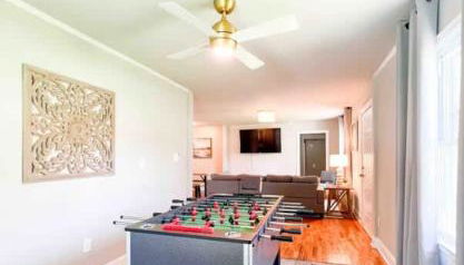 Pet-Friendly 4BR Family Home with Fenced Yard - Foto 4