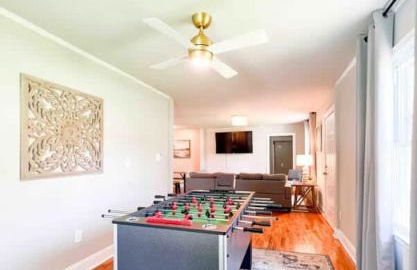 Pet-Friendly 4BR Family Home with Fenced Yard - Foto 4