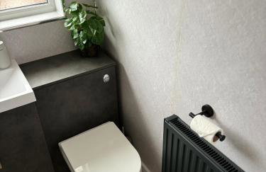 Skyline Loft - Modern Private King Room with Ensuite - Photo 6