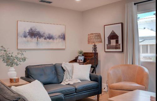 Folsom Old Town Escape • Cozy Cottage + Library - Foto 11