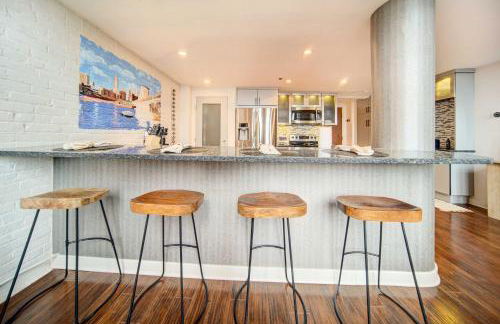 Waterfront Cleveland Apt about 1 Mi to Downtown - Foto 10