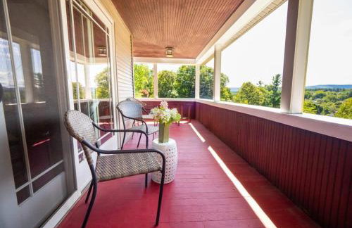 Berkshire Vacation Rentals: Centrally Located Historical Home - Foto 44