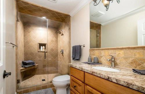 New Luxury 5BR Cabin in Pine Mountain Lake! 1 Minute to Beach! Massage Chair! Close to Yosemite! Perfect for Retreats and Escapes All Seasons! - Foto 34