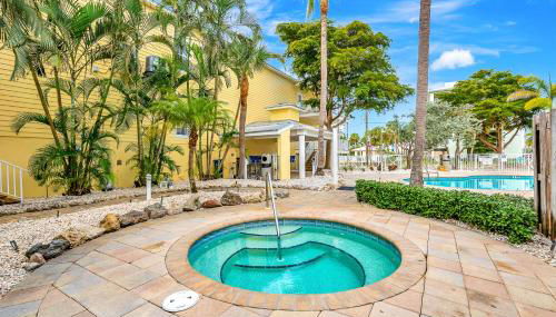 2BR Beach Club – Heated Pool, Hot Tub & Beach - Foto 4