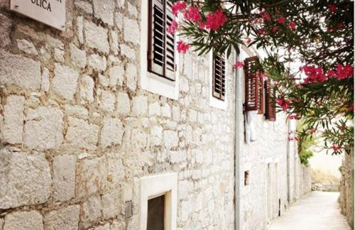 D HOUSE authentic Zlarin house, relaxing courtyard and terrace - Photo 23