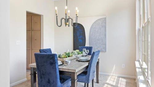 Quiet Suburban Home with Art Deco Flair - Foto 2