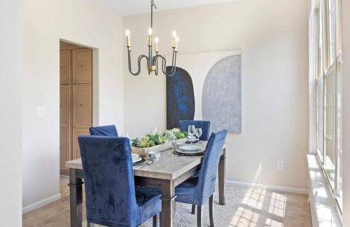 Quiet Suburban Home with Art Deco Flair - Foto 2