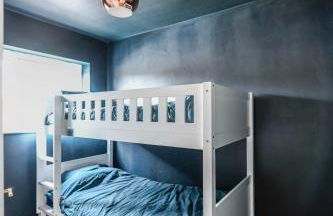 Bold Coastal Retreat with Boudoir Interiors, Felpham Village - Photo 11