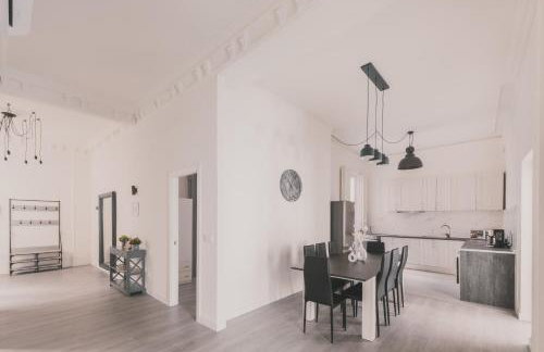 Amplio Piso de 7 habs, 4 baños sobre calle Gran Vía - Foto 14