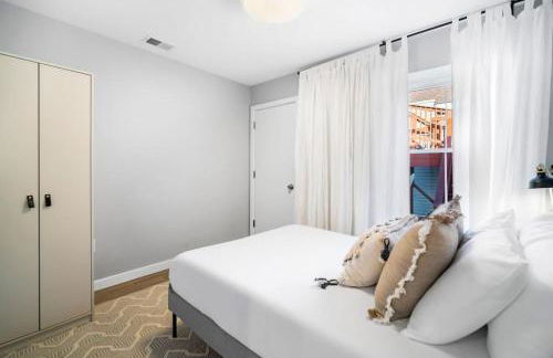 Unit 3 European style King size bed Stockton College - Foto 7