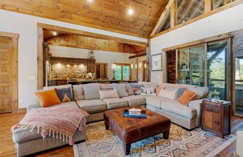 Copperline Lodge - Luxury Creekside Retreat - Creekside Views, Hot Tub, Game Room, Outdoor Fireplaces, Chef Kitchen, Fire Pit - - Foto 14