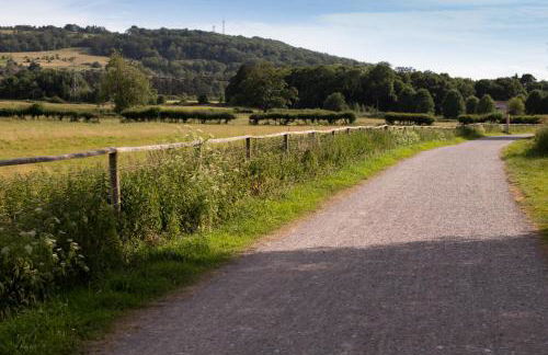Charming 2BD Cottage wIth beautiful views nr Bath - Photo 26