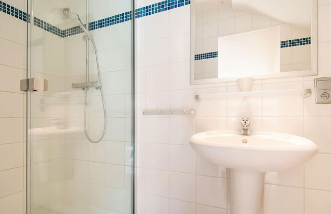 Luxurious Villa With Pool and Sauna, and Very Suitable for Culinary Workshops - Photo 24