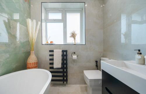 Award winning 2026 Stunning Modern 2 Bedroom Apartment in Mill Hill next to Train Station! - Foto 19