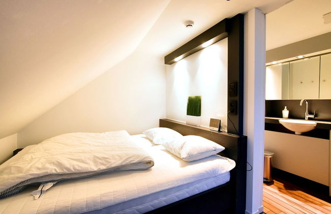 Studio in Former Coach House - Photo 2