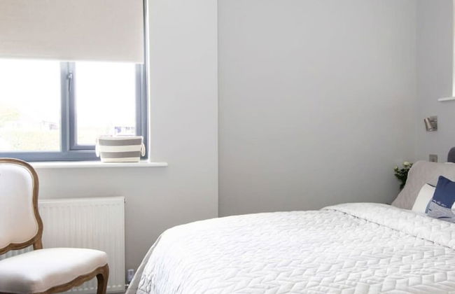 Seaside Serenity 3-bed Deck Garden Near Shore - Photo 13