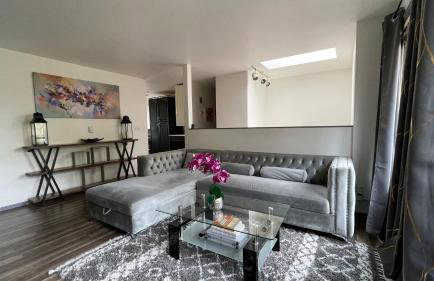 Remodeled, Spacious, Modern Retreat 5 BR, 3BA, 2KIT - Foto 4