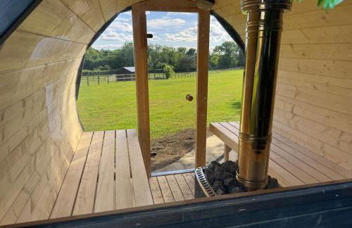 Luxury Spa Cabin with Outdoor Bath, Sauna & Fireplace - Foto 2