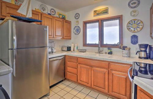 Quiet Avalon Getaway Villa with Ocean View and Balcony - Foto 11