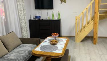 Domek w lesie blisko rzeki - Foto 3