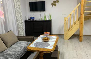 Domek w lesie blisko rzeki - Foto 3