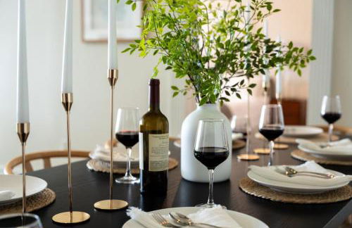 Stunning 4BR Retreat, Deck, Ping Pong, Near Marina - Foto 5