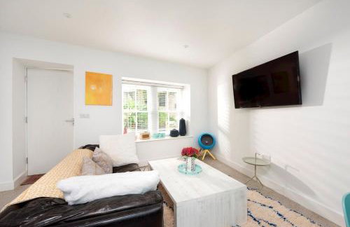 Tropical Gardens 1 bed cottage Central Newlyn - Photo 12