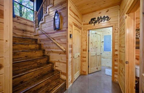 Hickory Bear - Cabin surrounded by pines, Sleeps 10, Hot Tub, Fire Pit, Arcade, Foosball Table & Deck Slide - Photo 36