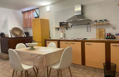 Rustico con Camino, Vista Unica e free parking - Foto 8