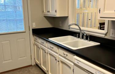 2 Bedroom Townhouse Retreat 10 min to UA Stadium - Foto 12