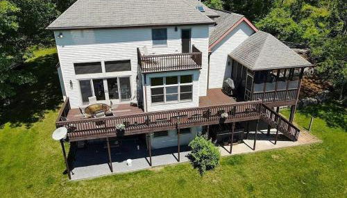 Secluded 4 bedroom with hot tub minutes from campus - Foto 2