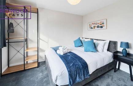 3-Bedroom Serviced House, Free Parking for 2 Cars, Free WiFi By Redwood Stays - Foto 10