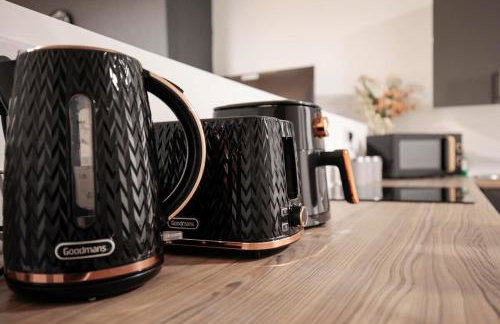 Bartlam Place, Sleeps 6, Central Oldham - By NMB Property - Foto 6