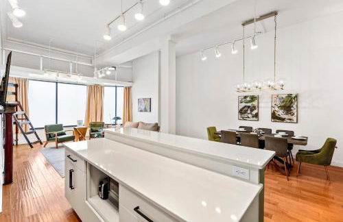 KING First Floor Sleep8 4Beds 2BA Swepson Escape - Foto 25