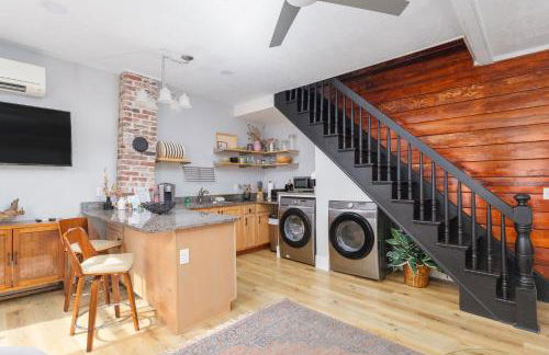 Urban Loft - City Center Walk to Everything - Photo 4