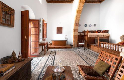 Antique Villa - Photo 29