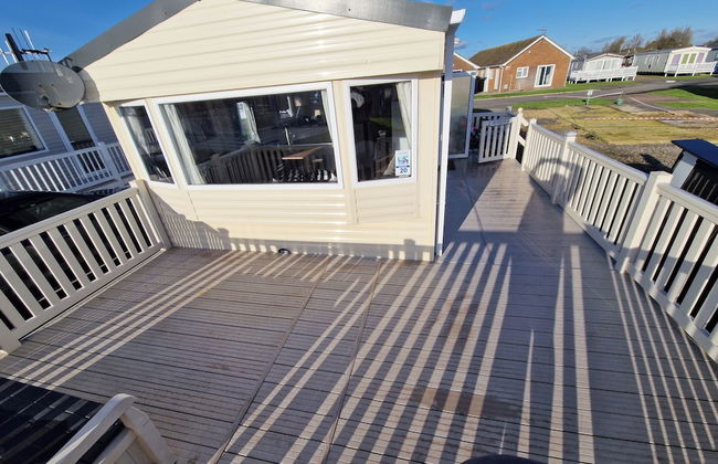 Serene Chalet Retreat in Chichester - Photo 13