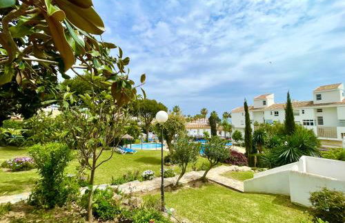 Beach Retreat 2 BR Apartment - Photo 25