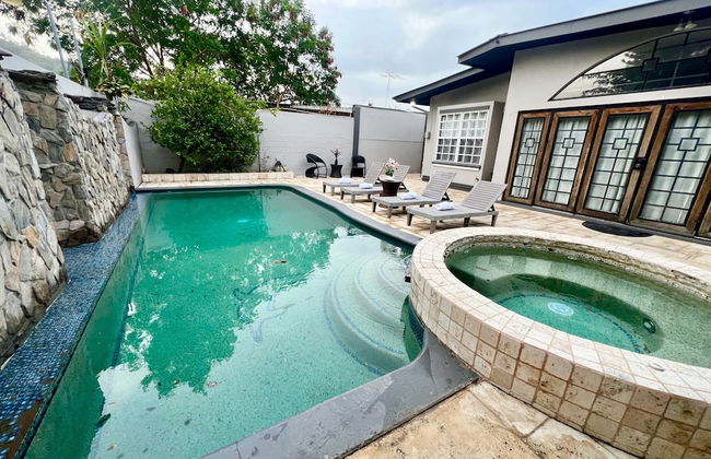 Pool and Jacuzzi Vacation Home - Foto 36